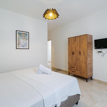 Mel Town Bed & Breakfast Antalya Bagian luar foto