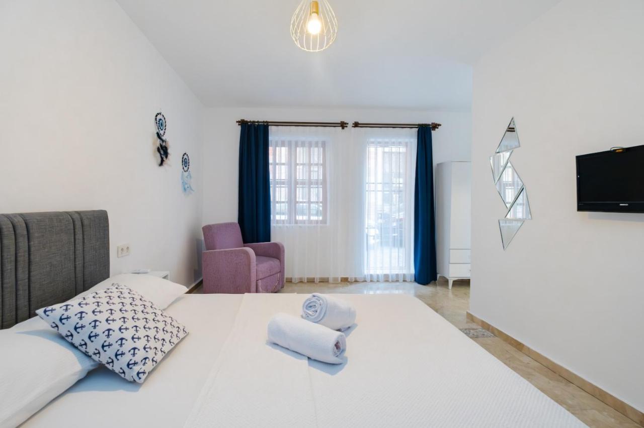 Mel Town Bed & Breakfast Antalya Bagian luar foto