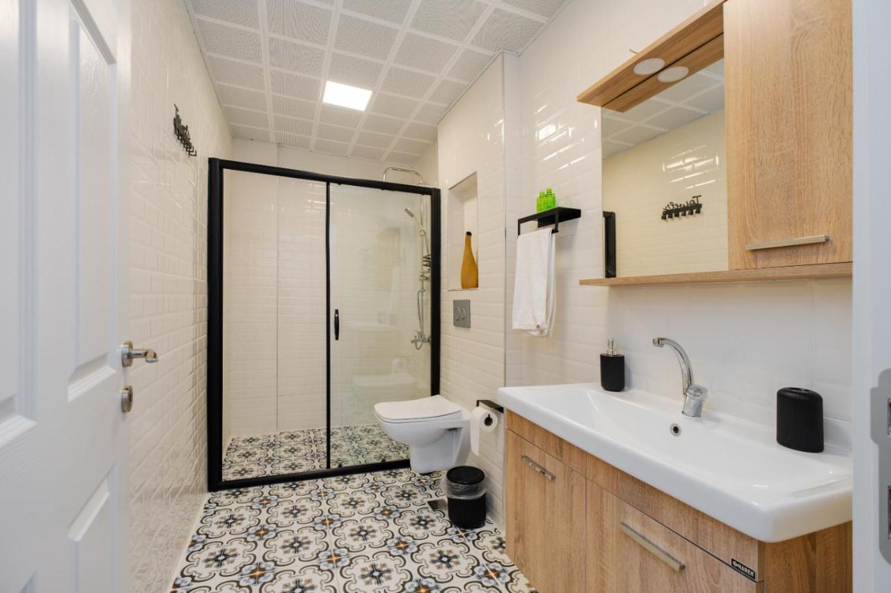 Mel Town Bed & Breakfast Antalya Bagian luar foto